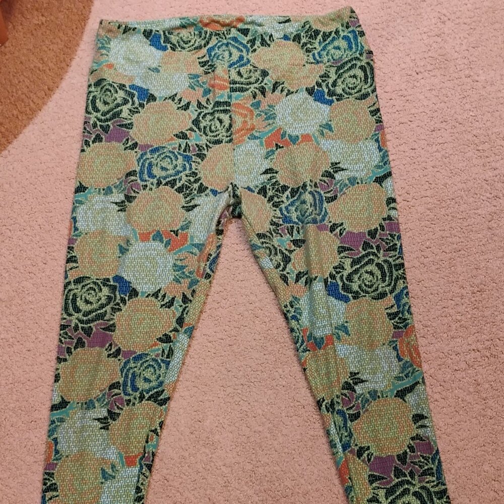 LulaRoe Tall & Curvy Leggings